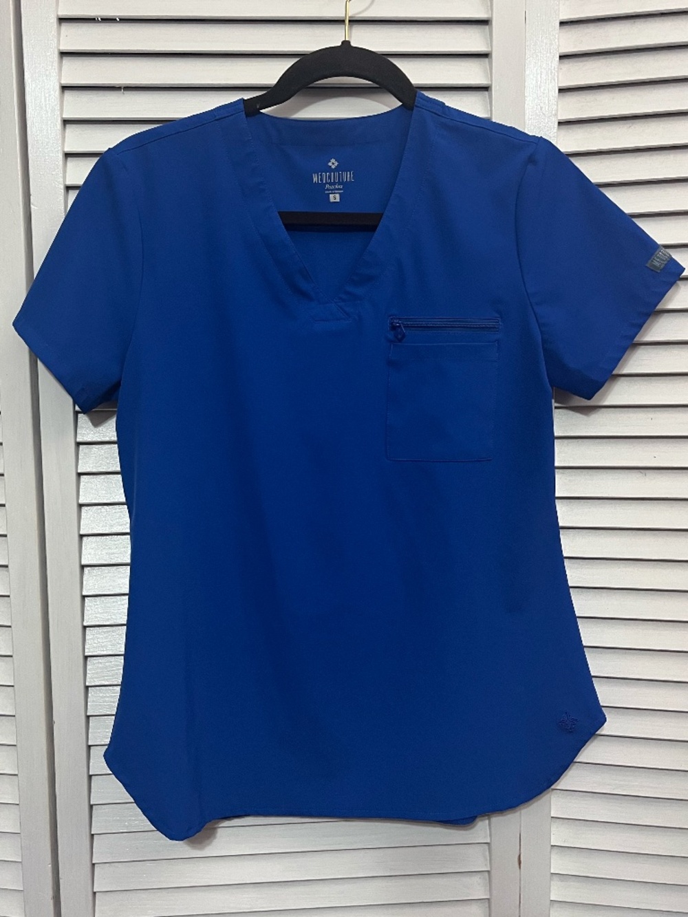 Med Couture Peaches Scrub Set V-Neck Top and Jogger Pant